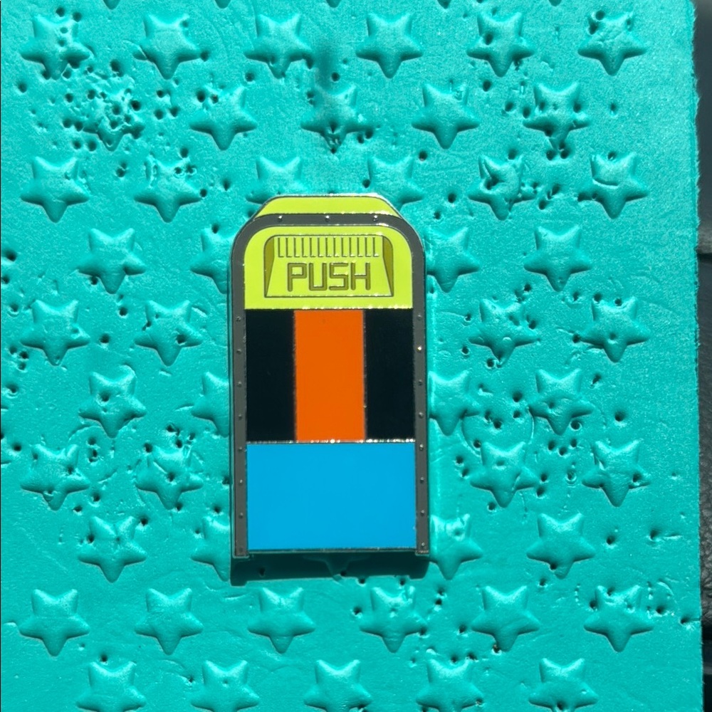 Disney Pin - Goofy - Character Trash Bins Mystery Collection